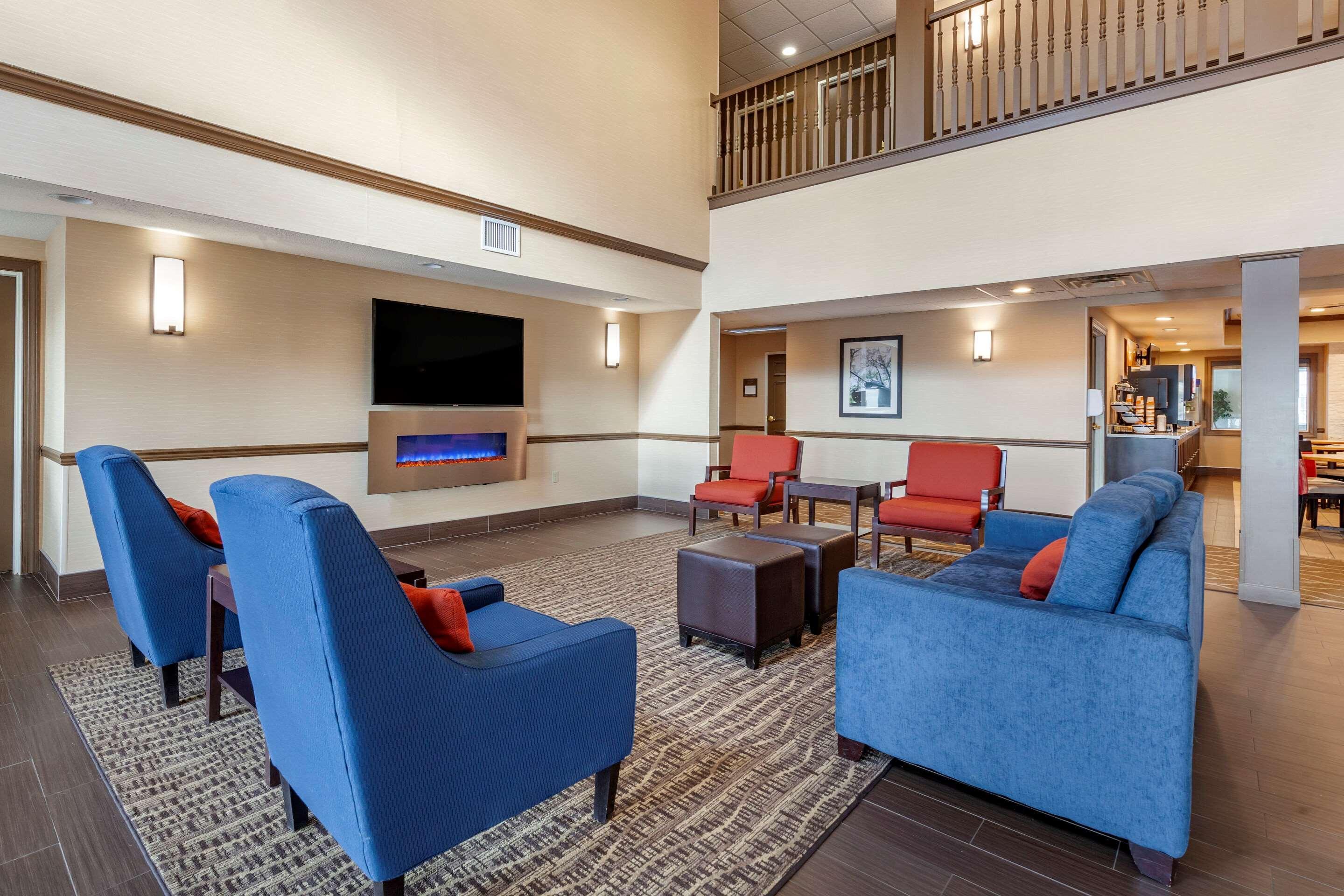 Comfort Inn & Suites Geneva- West Chicago Exteriör bild